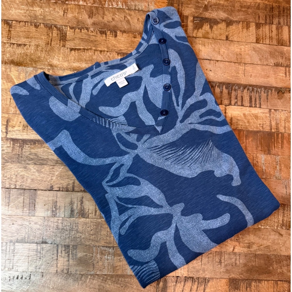 Chicos Blue Abstract Floral Slub Knit V-Neck Button Detail Top Size 2 Large